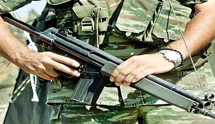 Στρατιώτης σκότωσε συναδέλφους του και διέφυγε οπλισμένος
