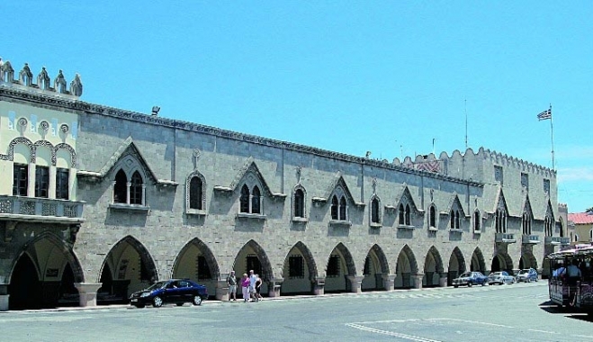 Δεκαπέντε εκατομμύρια ευρώ διεκδικεί από το δημόσιο η Περιφέρεια
