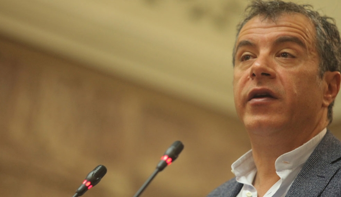 Θεοδωράκης: Ο λαός να αγωνιστεί για να μείνει η Ελλάδα στην Ευρώπη