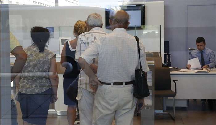 Μικρότερες συντάξεις με πιο πολλά χρόνια στην εργασία - Ποιους αφορά