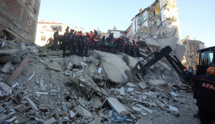 Θρήνος στα χαλάσματα! Συγκλονισμένη η Τουρκία από τον φονικό σεισμό - 20 νεκροί, 1015 τραυματίες