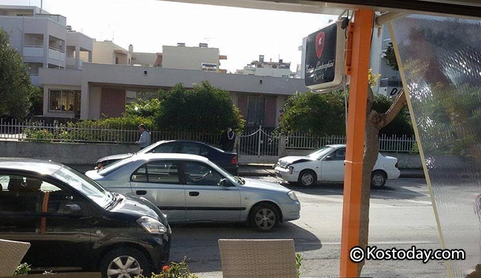 ΚΑΡΑΜΠΟΛΑ 3 αυτοκινήτων στην οδό Νυμφαίας της Κω (Φωτό)