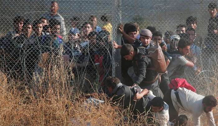 Πρόσφυγες από τη Συρία στα σύνορα με την Τουρκία AP Photo/Λευτέρης Πιταράκης