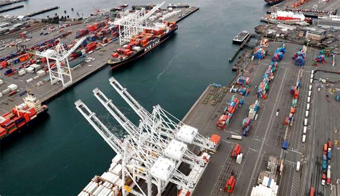 ΗΠΑ: Νέο κύμα τελωνειακών δασμών σε 60 χώρες - Έντονες διεθνείς αντιδράσεις