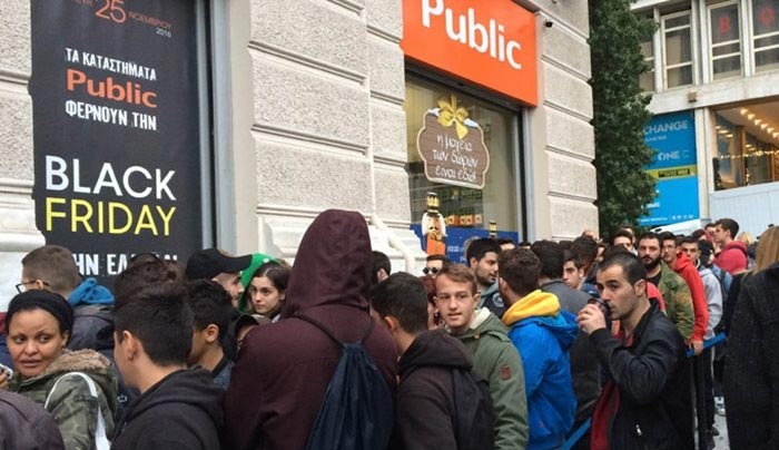 Black Friday: Ουρές... αξημέρωτα! Χαμός μόλις άνοιξαν οι πόρτες