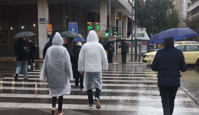 Καιρός σήμερα: Καταιγίδες, ισχυροί άνεμοι και χιόνια στα ορεινά