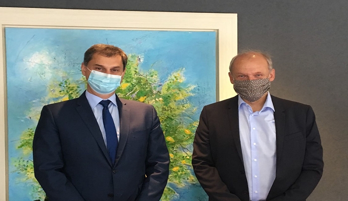 Επεκτείνει ως το Νοέμβριο την τουριστική σεζόν η TUI-Συνάντηση με Θεοχάρη
