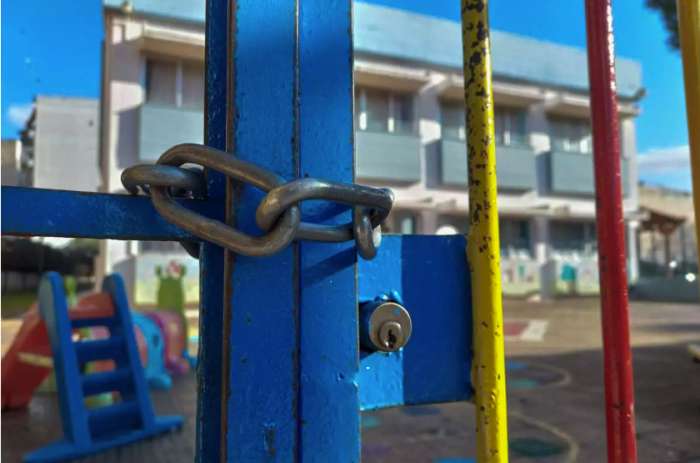Κλειστά σχολεία λόγω καύσωνα σήμερα: Πού δεν θα λειτουργήσουν νηπιαγωγεία και δημοτικά