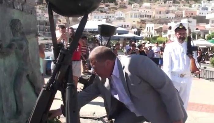 Ο ΘΩΜΑΣ ΣΩΤΡΙΛΛΗΣ ΣΤΗΝ ΚΑΛΥΜΝΟ ΓΙΑ ΤΗΝ ΕΠΕΤΕΙΟ ΤΗΣ ΝΑΥΜΑΧΙΑΣ ΤΟΥ ΓΕΡΟΝΤΑ