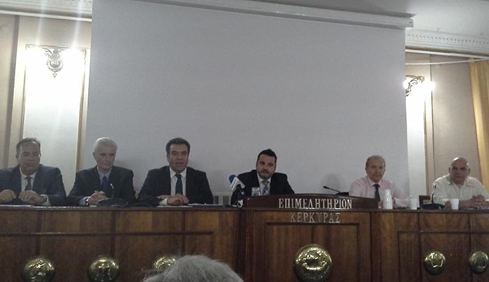 ΜΑΝΟΣ ΚΟΝΣΟΛΑΣ: «Η κυβέρνηση του κ. Τσίπρα εγκλωβίζει τη χώρα σε μια παγίδα  υπερφορολόγησης και λιτότητας. Μας οδηγεί σε μνημόνιο διαρκείας»