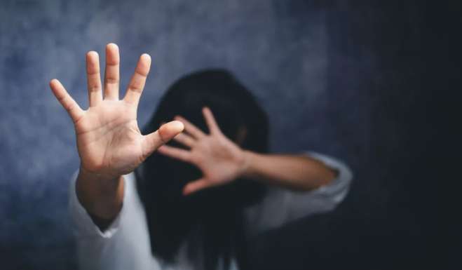 ΕΛ.ΑΣ.: 379 συλλήψεις σε 633 περιστατικά βίας κατά γυναικών την περασμένη εβδομάδα - 23 θύματα μεταφέρθηκαν σε δομές με οχήματα της Αστυνομίας