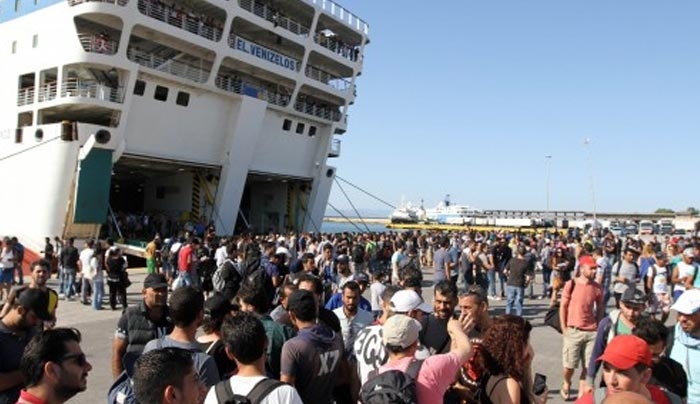 Φράχτες στην Ευρώπη, καραβιές προσφύγων στην Ελλάδα