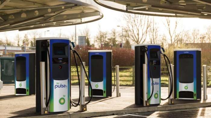 H BP παρήγγειλε ταχυφορτιστές αξίας 100. εκατ. δολαρίων από την Tesla