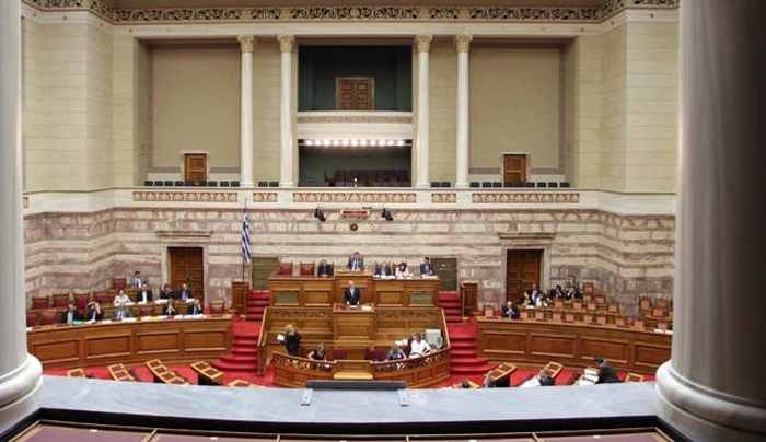 Η πρόταση αντισυνταγματικότητας απορρίφθηκε, η πρόταση μομφής συζητείται