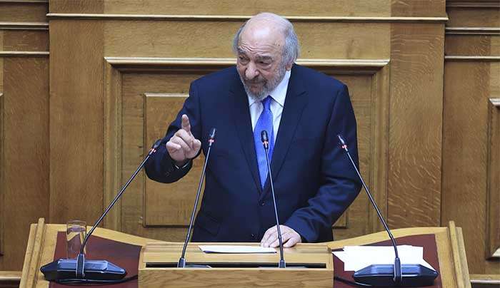 Στη Βουλή από Νικητιάδη o κίνδυνος της μετατροπής του λιμανιού της Καλύμνου σε νεκροταφείο σκαφών  Περιβαλλοντική βόμβα το Blue Shark