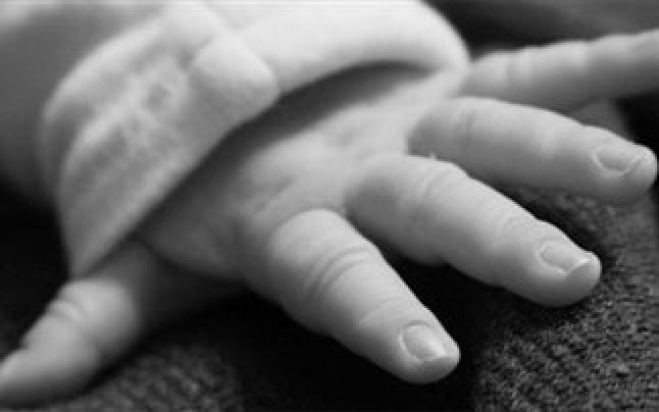 Μωρό πέθανε ξεχασμένο σε σταθμευμένο αυτοκίνητο