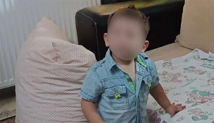 Ηράκλειο: Παλεύει να κρατηθεί στη ζωή το 3χρονο αγόρι που ξυλοκοπήθηκε άγρια από τη μητέρα του και τον σύντροφό της