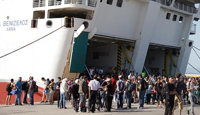 Κι άλλους πρόσφυγες μεταφέρει στον Πειραιά το πλοίο «Ελ. Βενιζέλος»