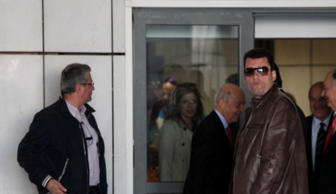 Τραγωδία στους Αγίους Αναργύρους: Ο αστυνομικός έγινε παρανοϊκός δολοφόνος για ένα διαμέρισμα