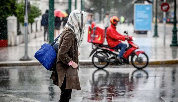 Καιρός σήμερα: Καταιγίδες στα βορειοδυτικά και βροχές στην υπόλοιπη χώρα – Σφοδροί άνεμοι ευνοούν τη μεταφορά της αφρικανικής σκόνης