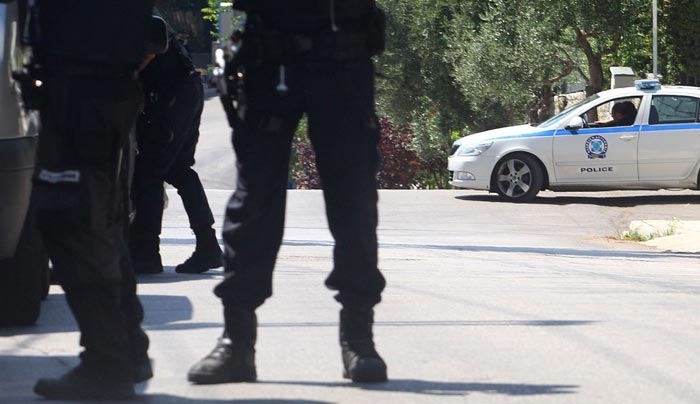 ''Είμαι ο δολοφόνος 4 ανθρώπων'' - Η απειλή, ληστεία και το γδύσιμο μαθητών σε παγκάκι στη Λάρισα