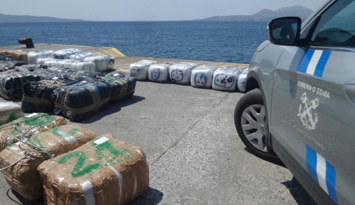 Δύο τόνους χασίς έφερναν με πολυτελές σκάφος στα νησιά του Αιγαίου! Εντυπωσιακές εικόνες