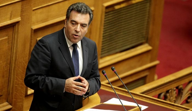ΜΑΝΟΣ ΚΟΝΣΟΛΑΣ: «Η κυβέρνηση διαλύει την Παιδεία»