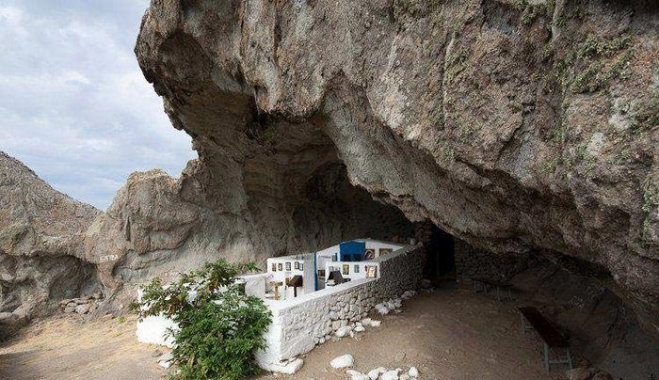 Στη Λήμνο η μοναδική εκκλησία στον κόσμο χωρίς σκεπή
