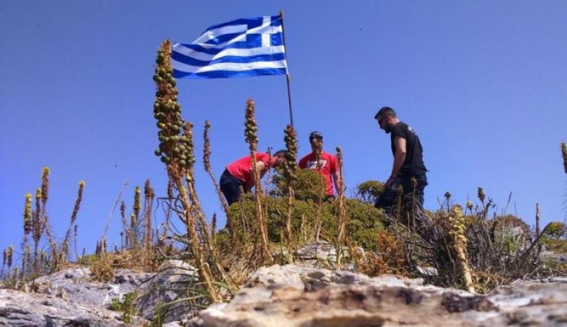 Γιλντιρίμ και Τσαβούσογλου: Τούρκοι κομάντο κατέβασαν την ελληνική σημαία από βραχονησίδα!