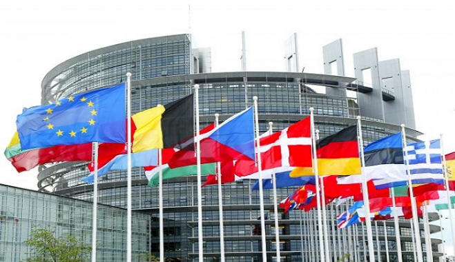 Και η επίσημη ανακοίνωση της Κομισιόν: Η Επιτροπή συνιστά τη μερική και σταδιακή άρση των ταξιδιωτικών περιορισμών προς την ΕΕ μετά τις 30 Ιουνίου, βάσει κοινής συντονισμένης προσέγγισης