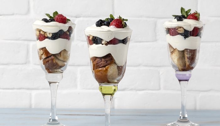Trifle με μους γιαουρτιού