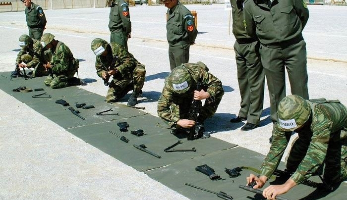 Μετά το σάλο κάνουν πίσω για τις αυξήσεις σε στρατιωτικούς