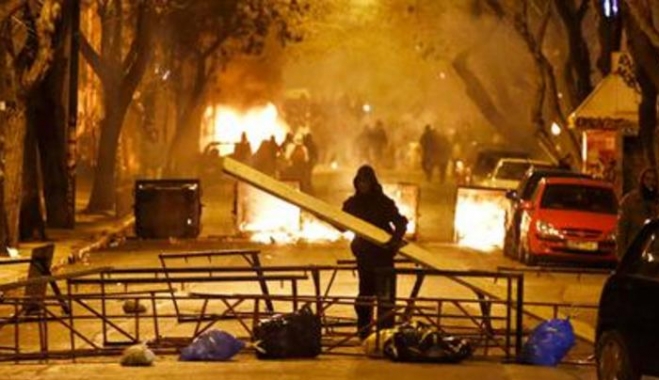 Πεδίο μάχης τα Εξάρχεια-Τραυματίας Πορτογάλος τουρίστας