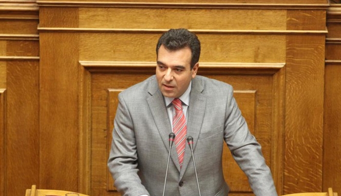 Την παρέμβαση της Επιτροπής Ανταγωνισμού για την τιμή της βενζίνης στα νησιά ζητά ο Μάνος Κόνσολας