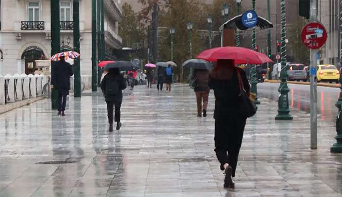 Καιρός σήμερα: Βροχές και πτώση της θερμοκρασίας στο μεγαλύτερο μέρος της χώρας – Καταιγίδες σε Πελοπόννησο και στα νησιά