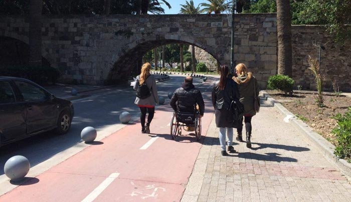 Γιατί είναι λάθος να παρκάρεις στη θέση των ΑΜΕΑ;