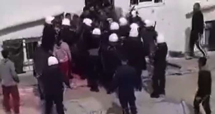 Επεισόδια στο ΚΥΤ Κορίνθου με μετανάστες - Επενέβησαν τα ΜΑΤ (vid)