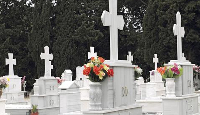 Η Εκκλησία δεν θα τελεί κηδείες και μνημόσυνα σε όσους επιλέξουν αποτέφρωση αντί ταφής