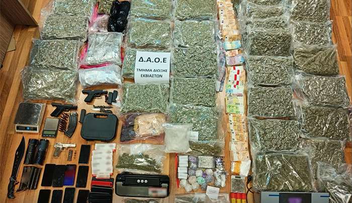 Εξαρθρώθηκε εγκληματική οργάνωση τα μέλη της οποίας εμπλέκονται σε υποθέσεις εκρήξεων, εμπρησμών, σωματικών βλαβών, απόπειρας ανθρωποκτονίας και παράβαση των νόμων περί όπλων και ναρκωτικών