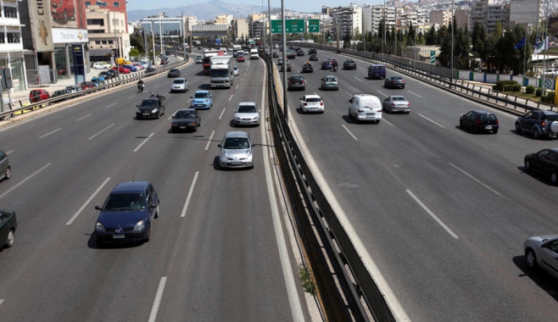 Τι θα προβλέπει η νέα ρύθμιση για τα τέλη με το μήνα στα ΙΧ