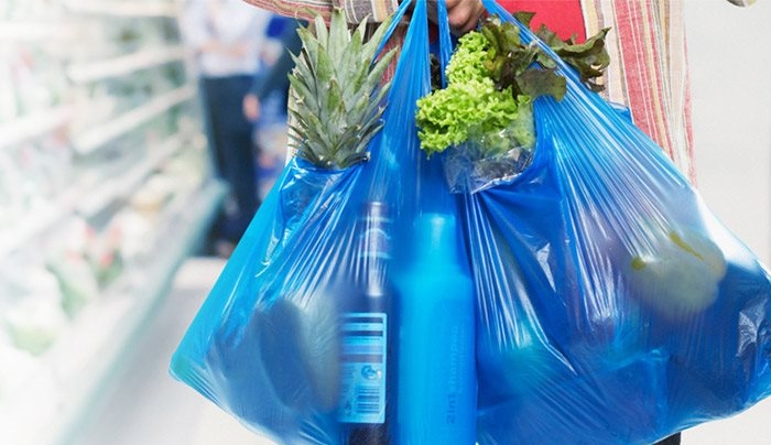 Τέσσερα λεπτά για κάθε πλαστική σακούλα θα πληρώνουμε από την 1η Ιανουαρίου