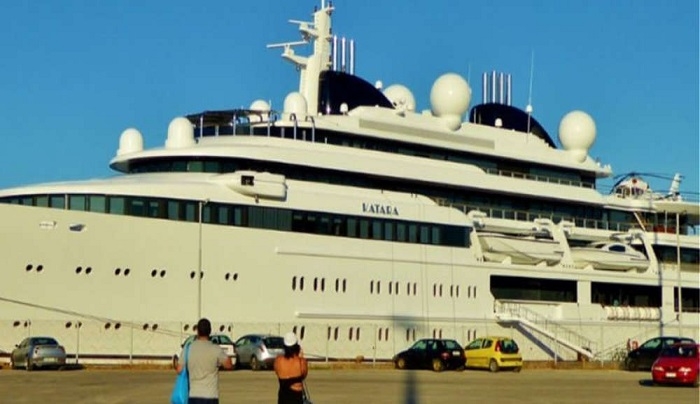 Πόλος έλξης στην Κέρκυρα η πολυτελής θαλαμηγός της βασιλικής οικογένειας του Κατάρ