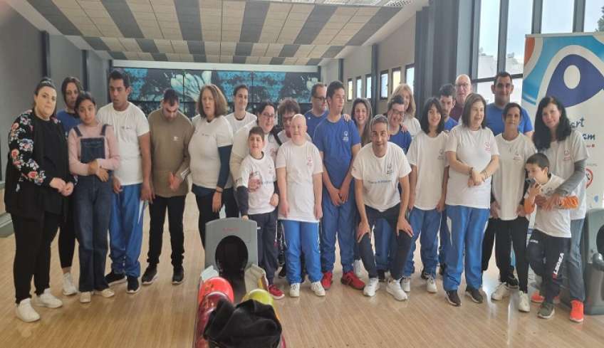 Αγώνας επίδειξης bowling μητέρων και αθλητών «Special Olympics» και μαθητών του Σβουρένειου ΚΔΑΠ ΑμεΑ