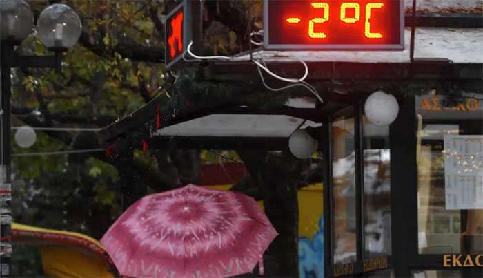Καιρός σήμερα: Βροχές με τσουχτερό κρύο σε όλη τη χώρα και καταιγίδες στα παραθαλάσσια – Που θα χιονίσει