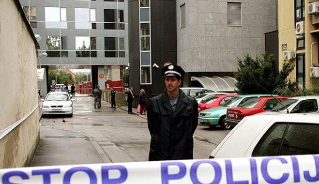 Κουκουλοφόροι επιτέθηκαν με μαχαίρι σε έλληνες δημοσιογράφους