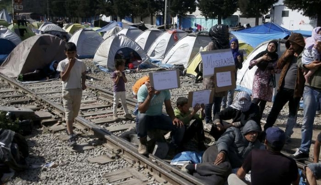 Η απελευθέρωση μεταναστών ξεσηκώνει τα νησιά