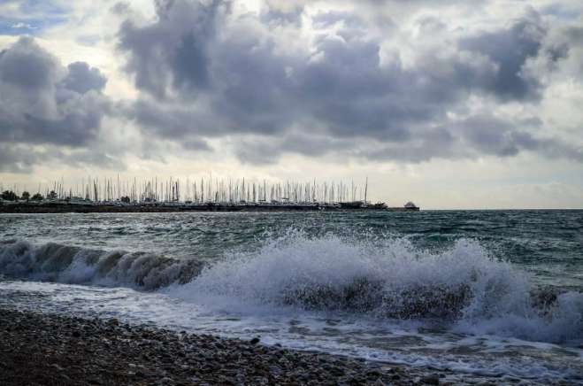 Καιρός σήμερα: Άνεμοι επτά μποφόρ και θερμοκρασίες μέχρι 34 βαθμούς Κελσίου