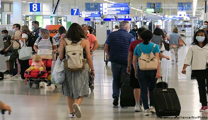 DW: Λιγότεροι αλλά ενθουσιασμένοι οι τουρίστες στην Ελλάδα