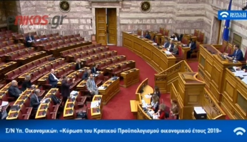 Καβγάς της Βούλτεψη με Βούτση και Μαντά στη Βουλή για το Σκοπιανό - ΒΙΝΤΕΟ