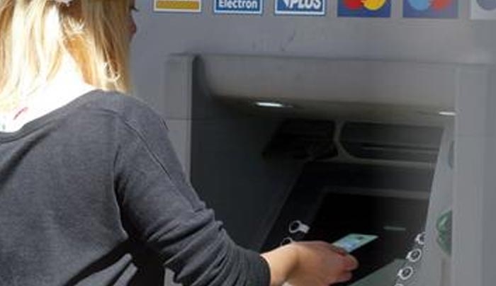 «Σουρωτήρια» τα ΑΤΜ των τραπεζών - Σοβαρός κίνδυνος παραβίασής τους